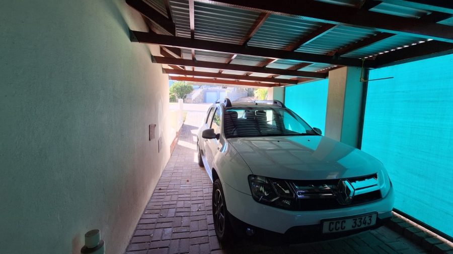 5 Bedroom Property for Sale in Stilbaai Wes Western Cape